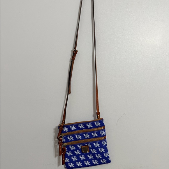 UK Dooney & Bourke Blue and White Patterned Crossbody Bag - Picture 3 of 3